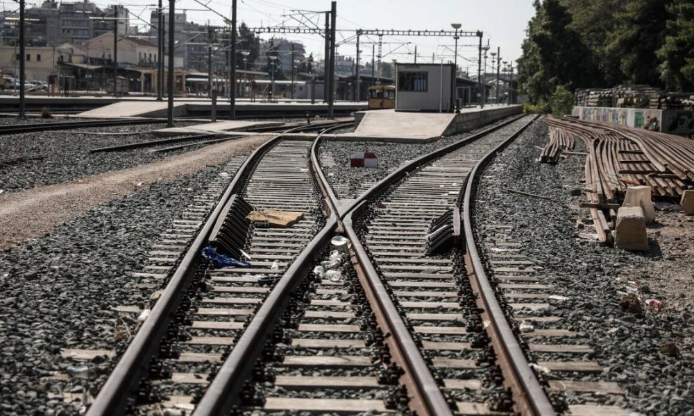 Παράσυρση πεζού από τρένο στο Μεταξουργείο - Τραυματίστηκε στο κεφάλι